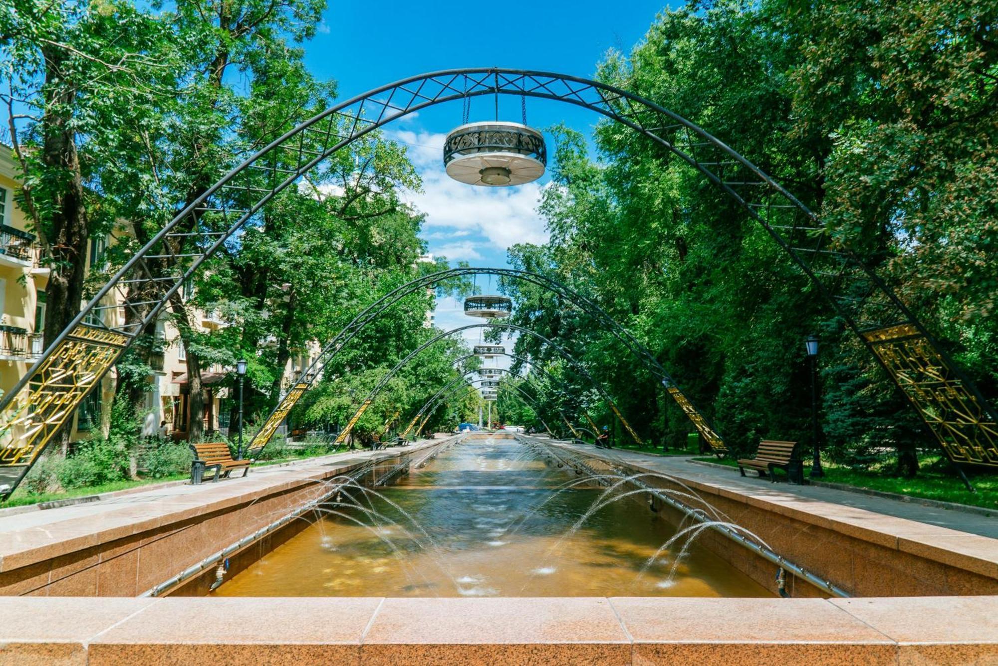 Nadezhda Apartments On Kabanbay Batyr 122 Almaty Exterior foto